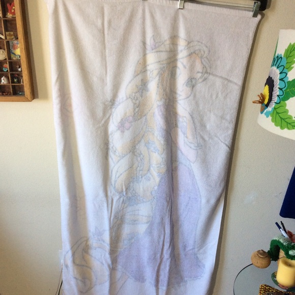 SOLD Beach Towel Disney Tangled Rapunzel Very Big - Picture 5 of 6